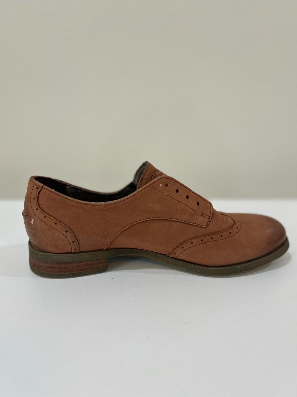 Sperry Victory Gill Tan Women’s Classic Wingtip Oxford in Brown, Size 7.5
